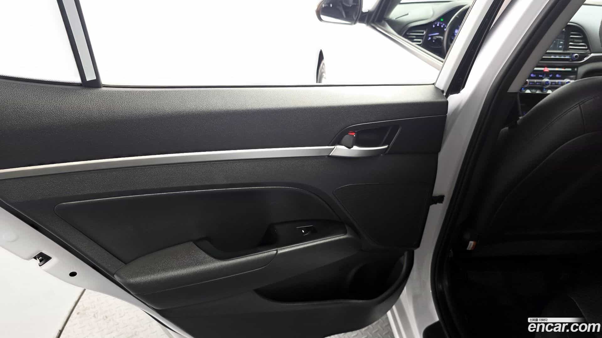 AVANTE Hyundai 2019.5-INNER-035
