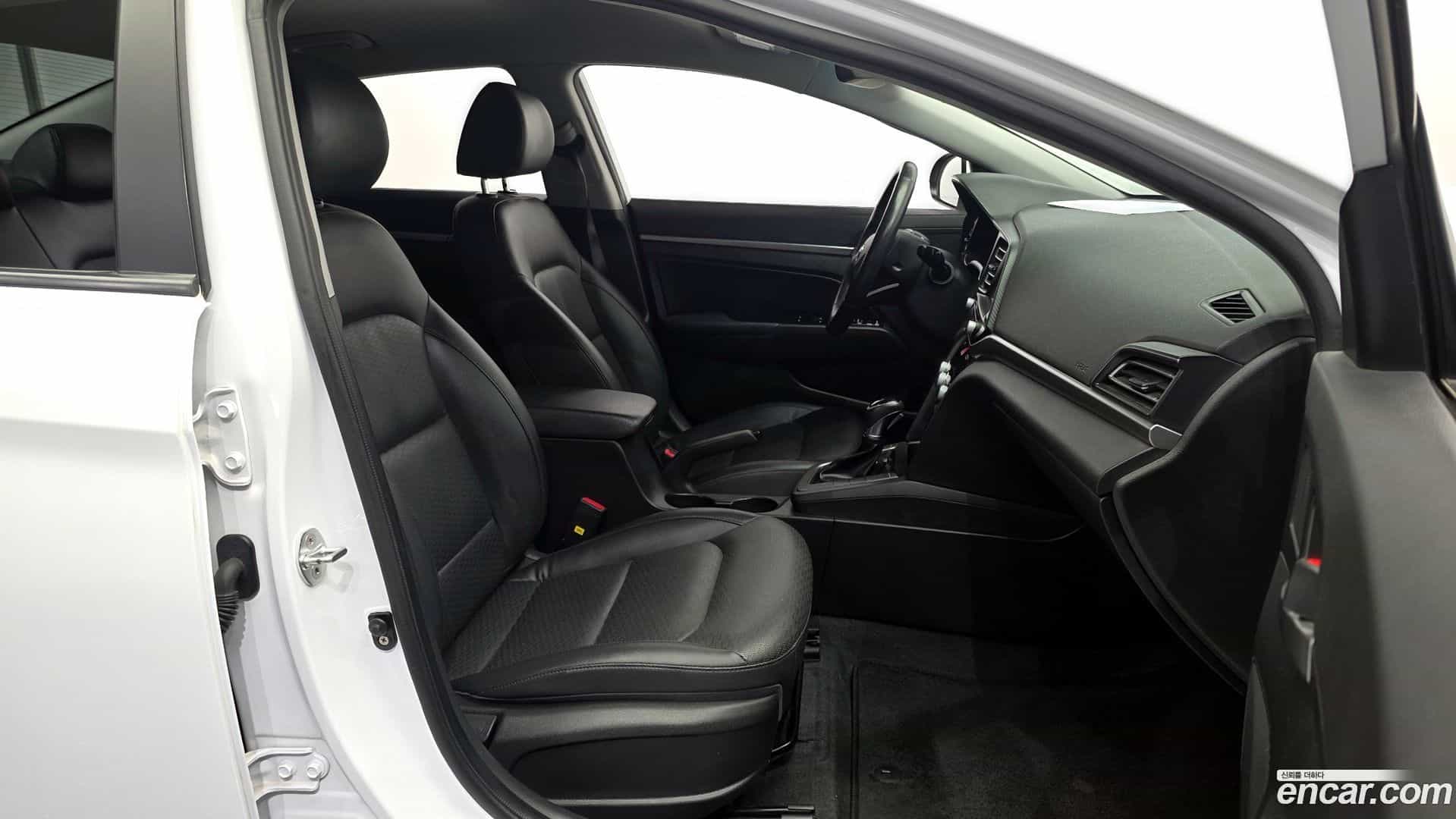 AVANTE Hyundai 2019.5-INNER-036