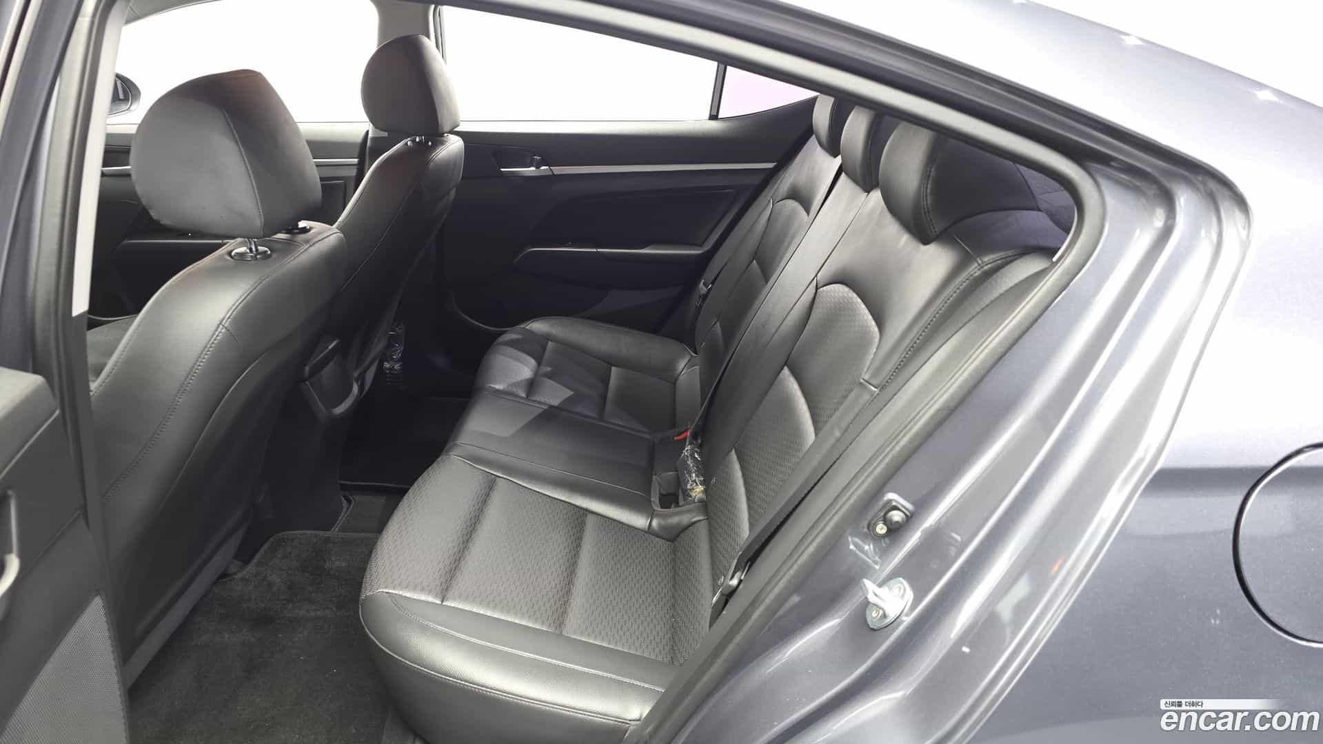 AVANTE Hyundai 2019.5-INNER-036