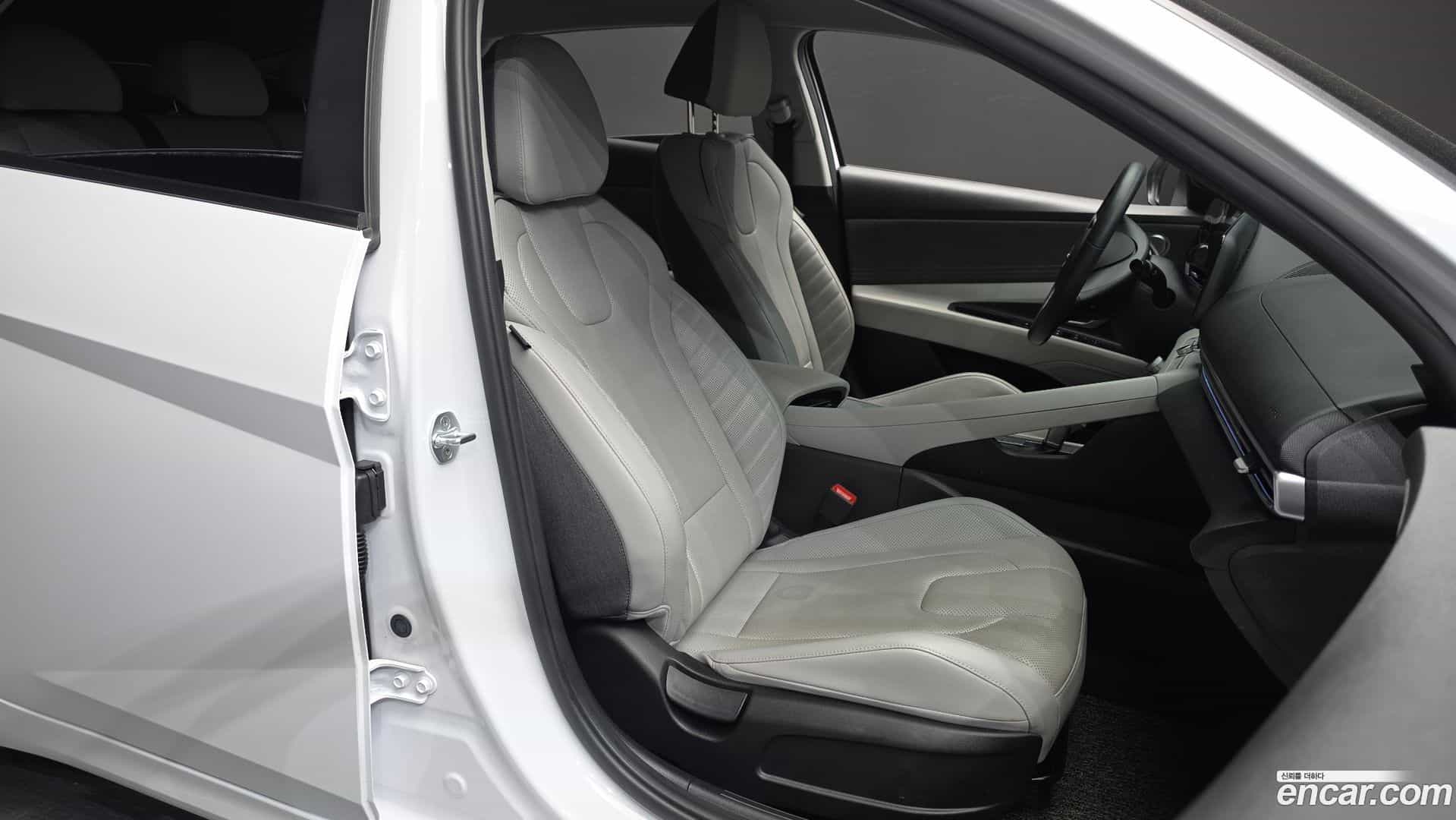 AVANTE Hyundai 2021.3-OPTION-016