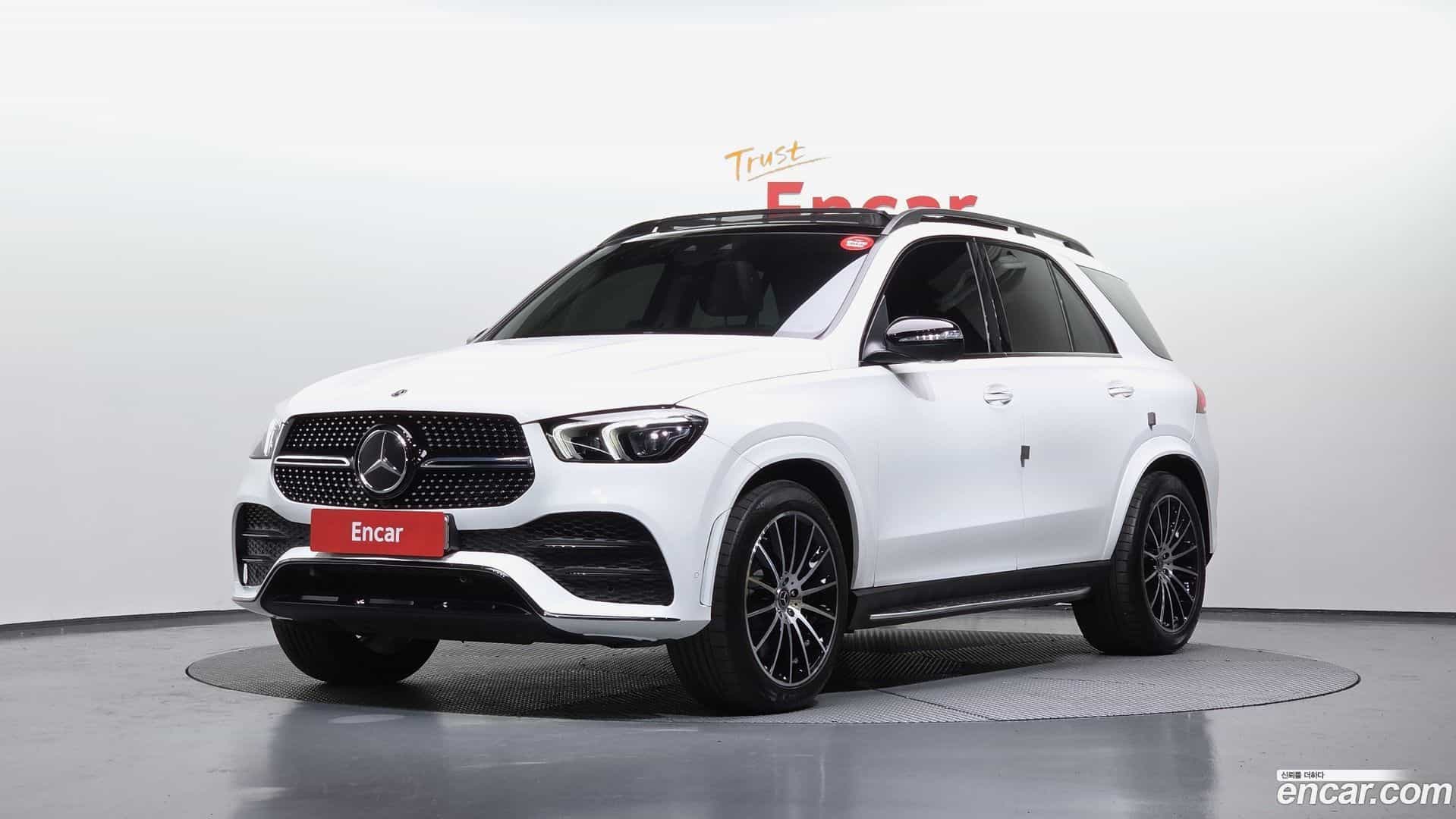 GLE-Class Mercedes-Benz 2022.8-OUTER-001