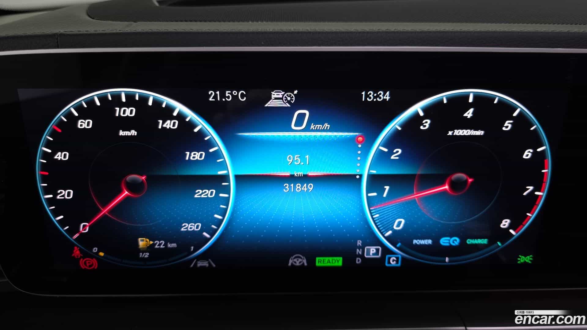 GLE-Class Mercedes-Benz 2022.8-INNER-008