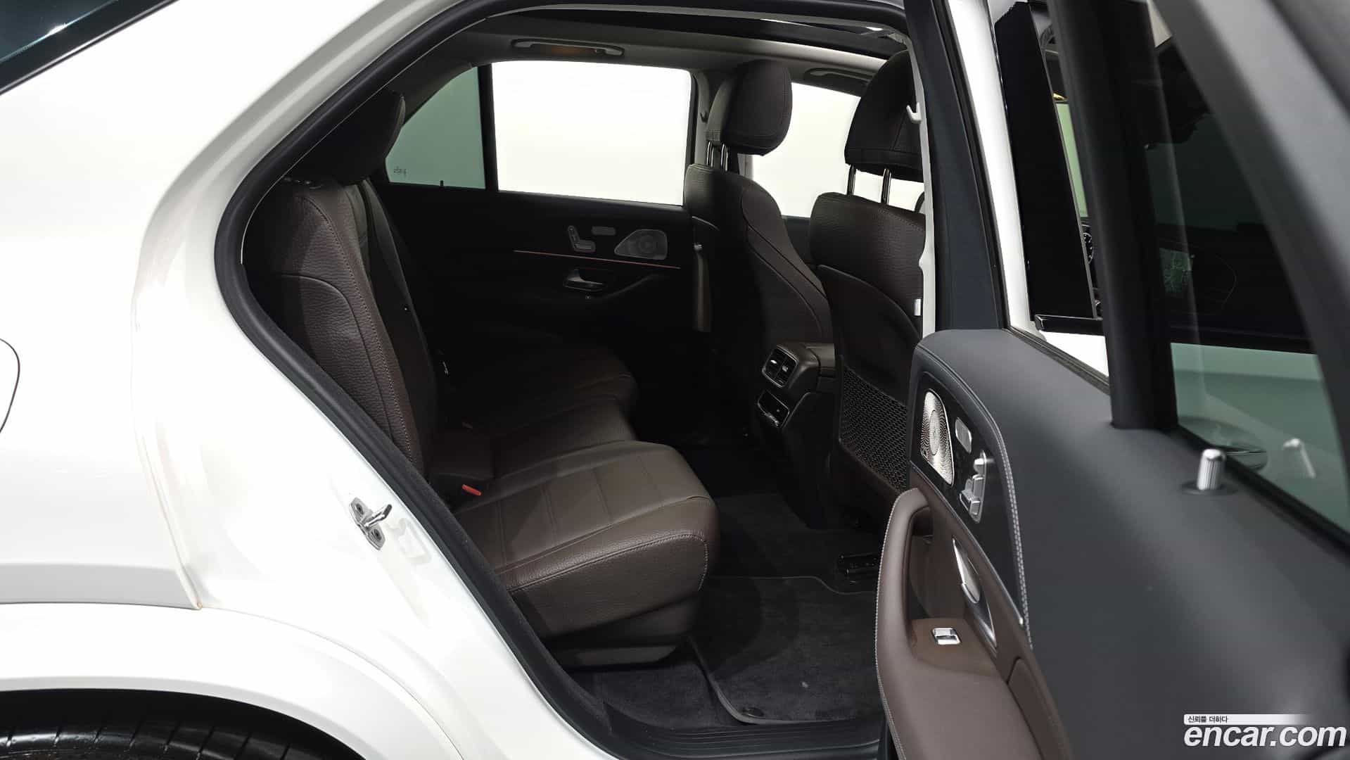 GLE-Class Mercedes-Benz 2022.8-OPTION-016