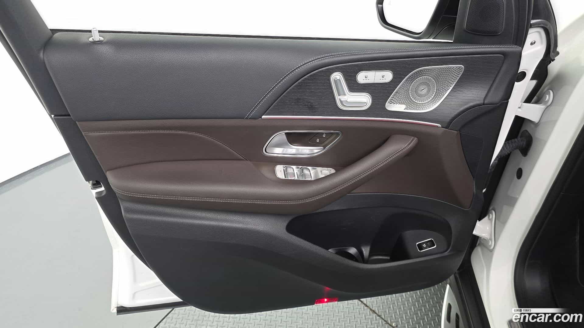 GLE-Class Mercedes-Benz 2022.8-INNER-034