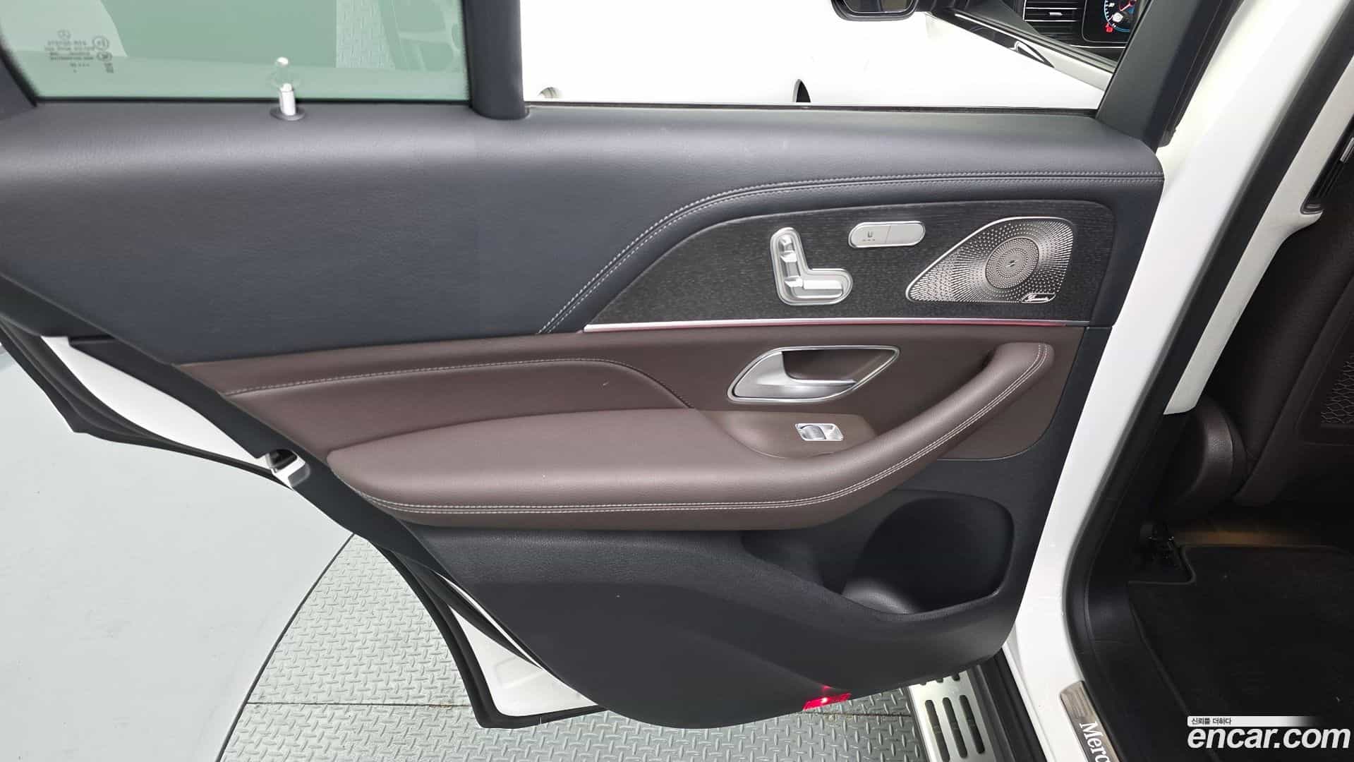 GLE-Class Mercedes-Benz 2022.8-INNER-035