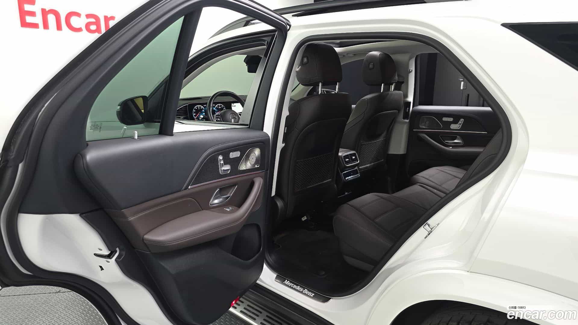 GLE-Class Mercedes-Benz 2022.8-INNER-036