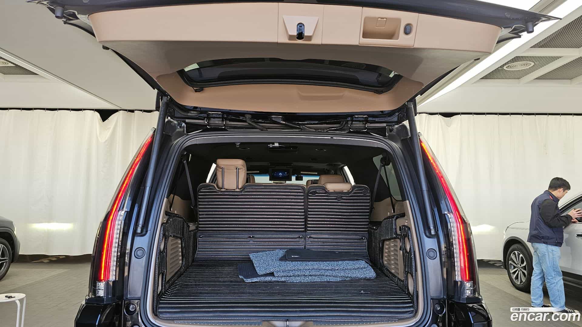 Escalade Cadillac 2018.10-OPTION-024