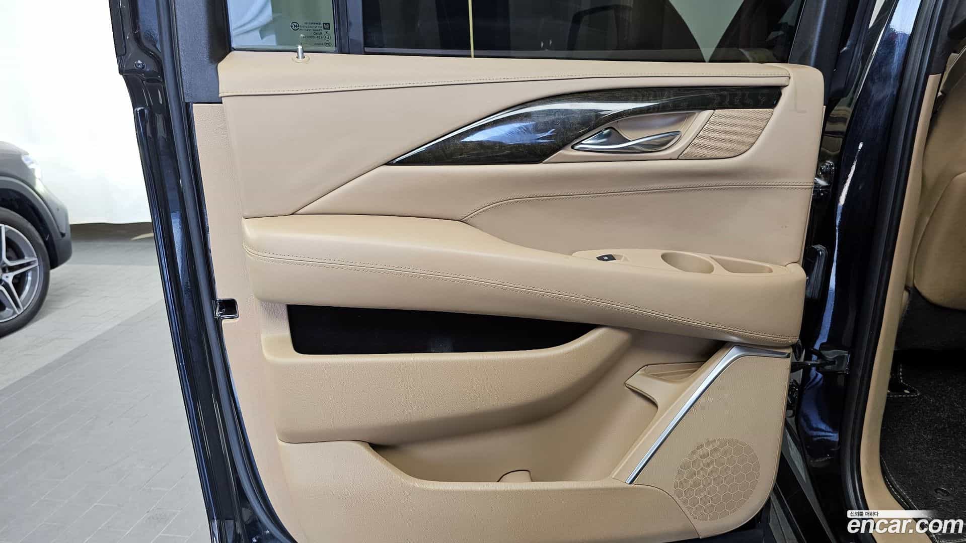 Escalade Cadillac 2018.10-INNER-035