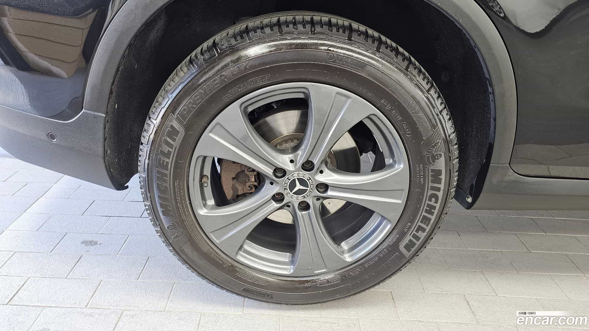 GLC-Class Mercedes-Benz 2018.1-OUTER-005