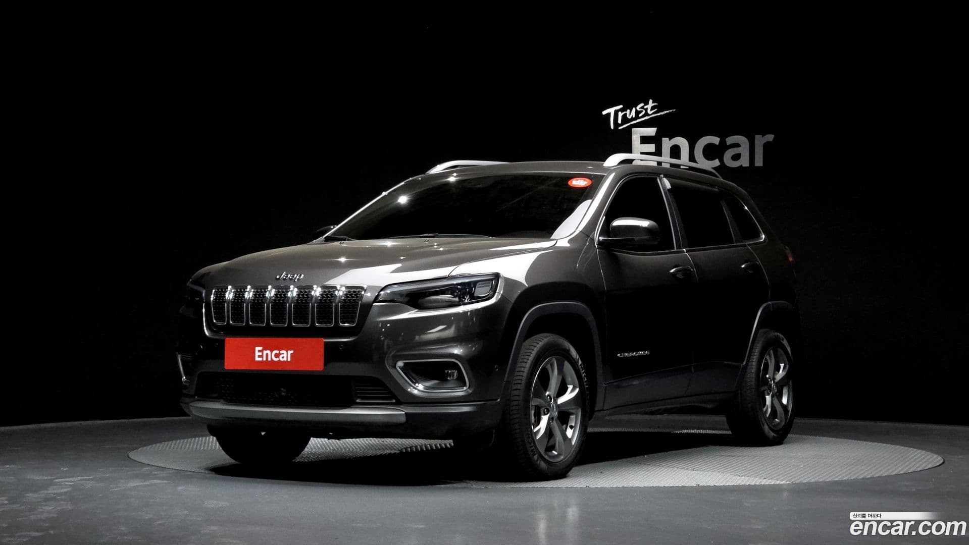 Main__Slider__Photo:Cherokee Jeep 2021.2-0