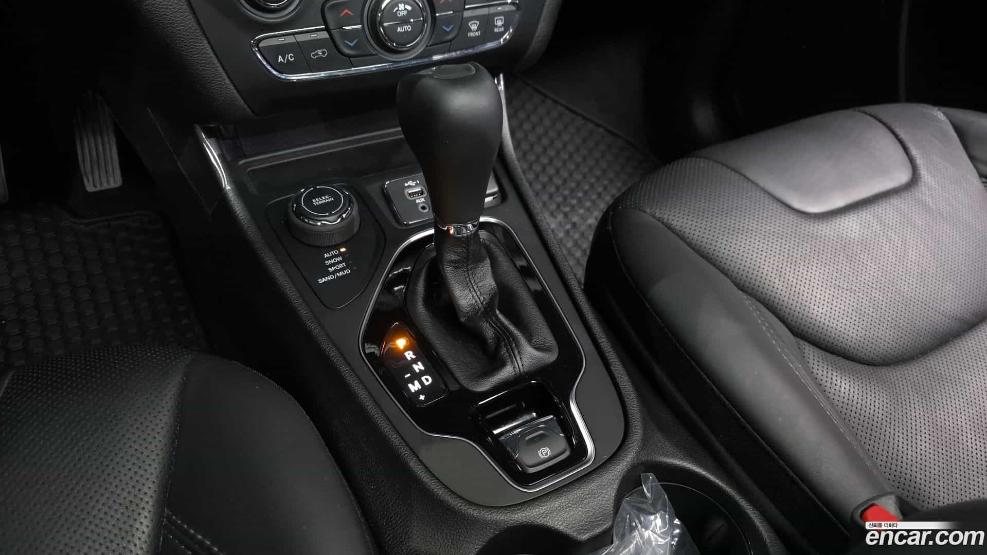 Cherokee Jeep 2021.2-INNER-009
