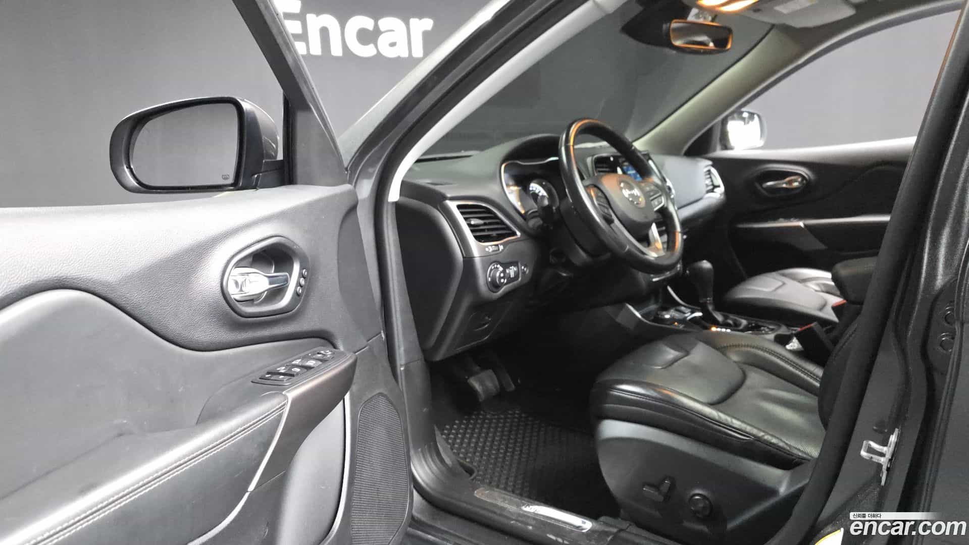 Cherokee Jeep 2021.2-INNER-010