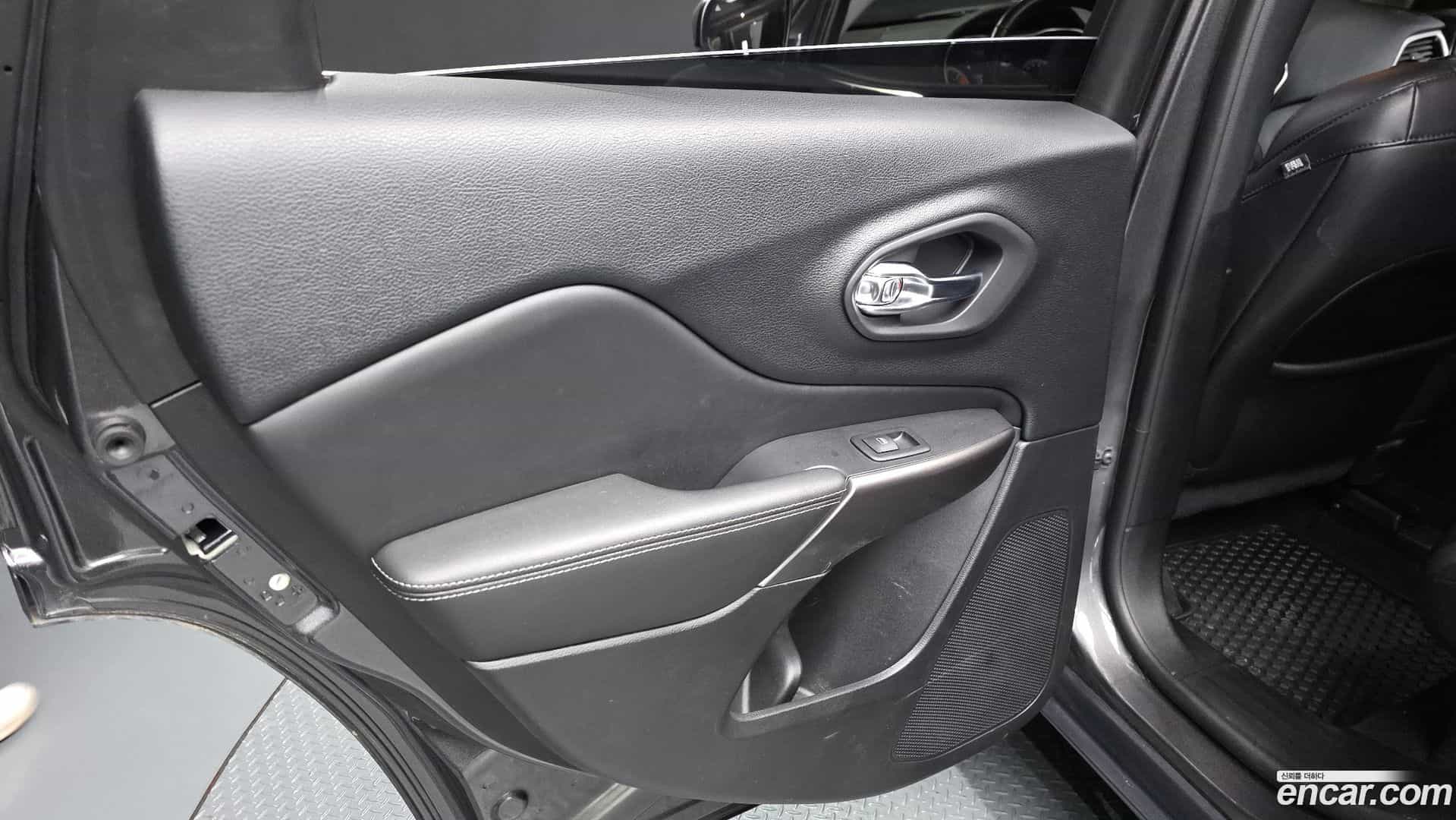 Cherokee Jeep 2021.2-INNER-035