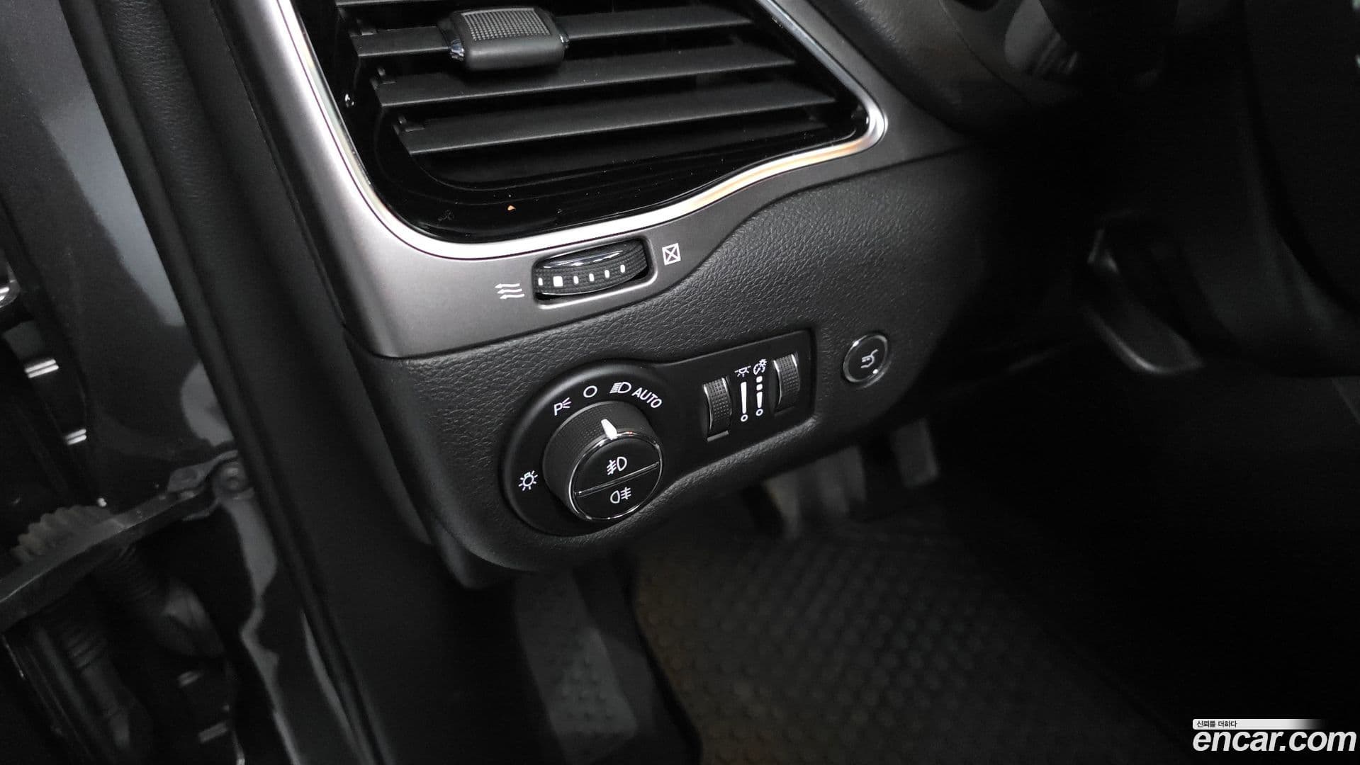 Main__Slider__Photo:Cherokee Jeep 2021.2-27