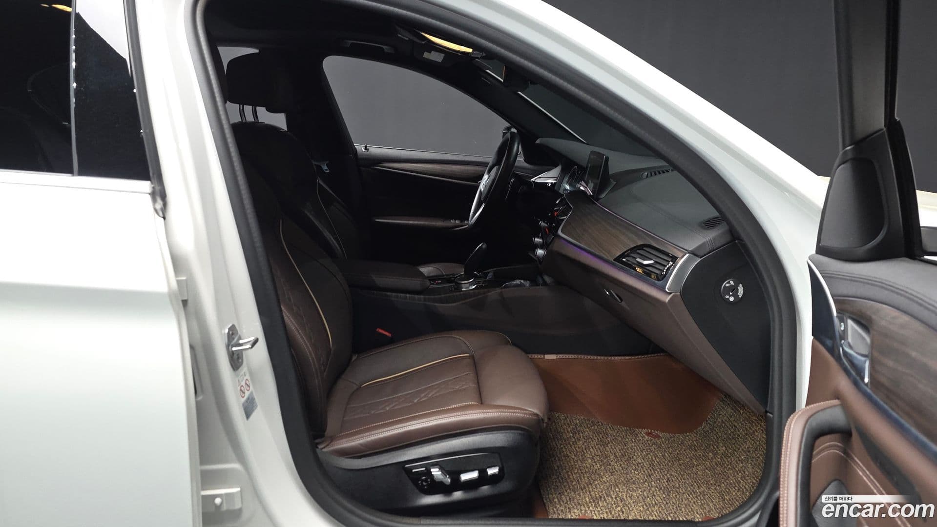 Main__Slider__Photo:5-Series BMW 2019.6-10
