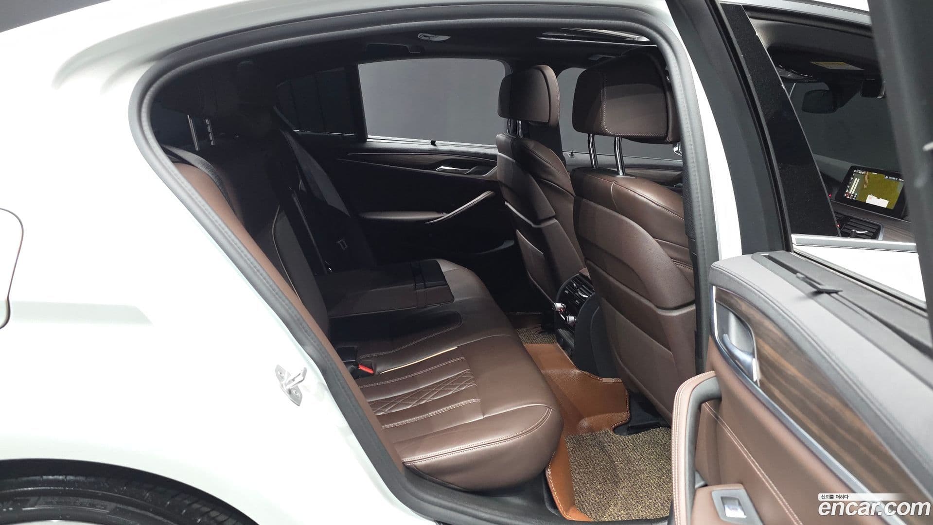 Main__Slider__Photo:5-Series BMW 2019.6-11