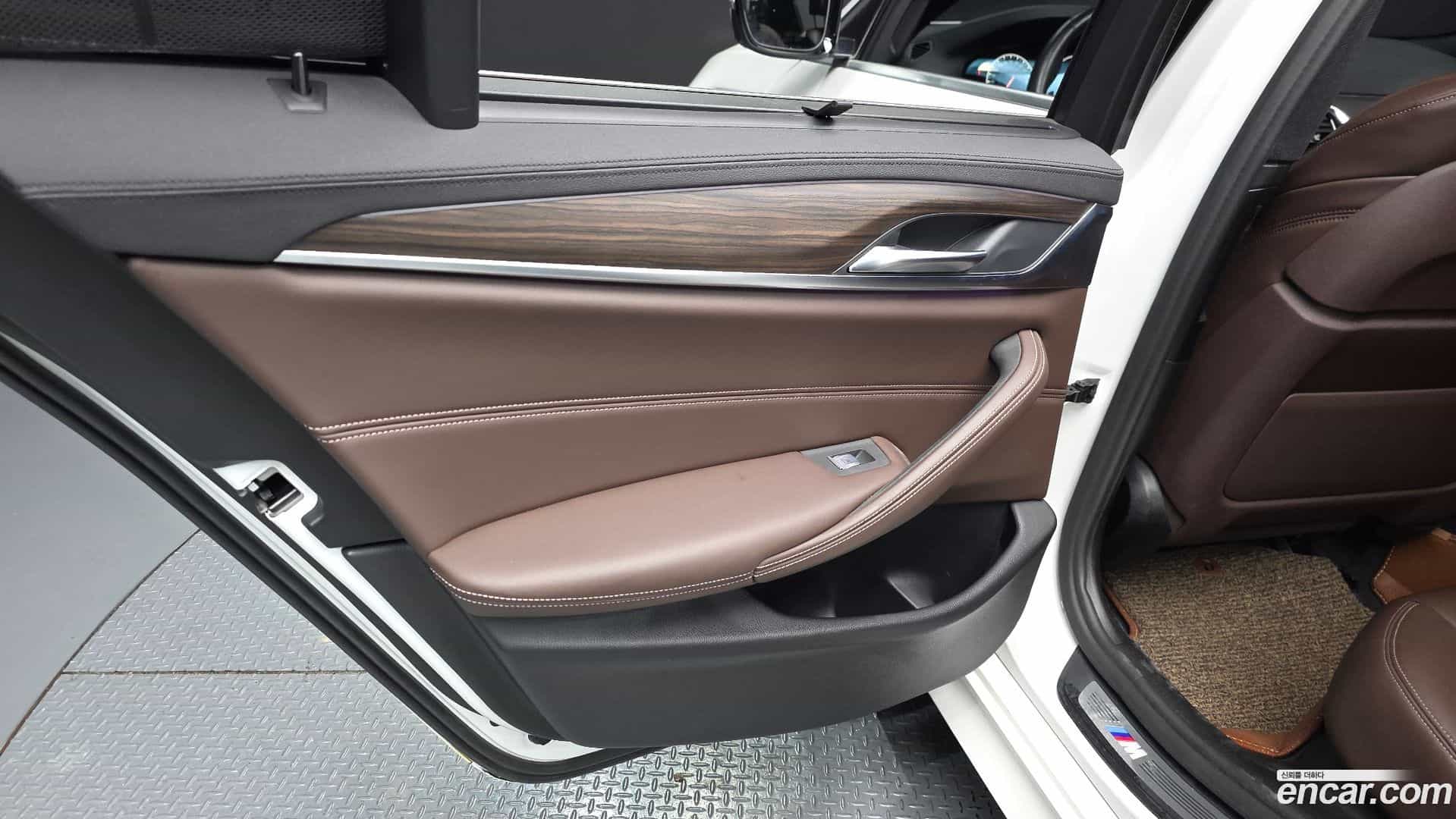 5-Series BMW 2019.6-INNER-035