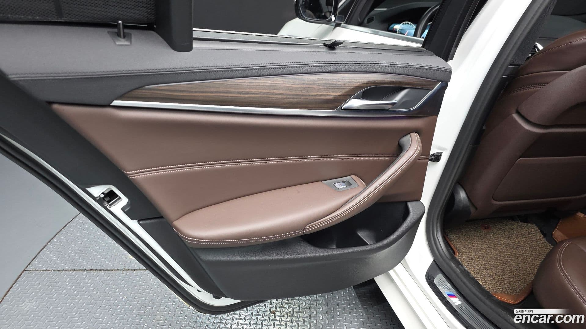 Main__Slider__Photo:5-Series BMW 2019.6-24