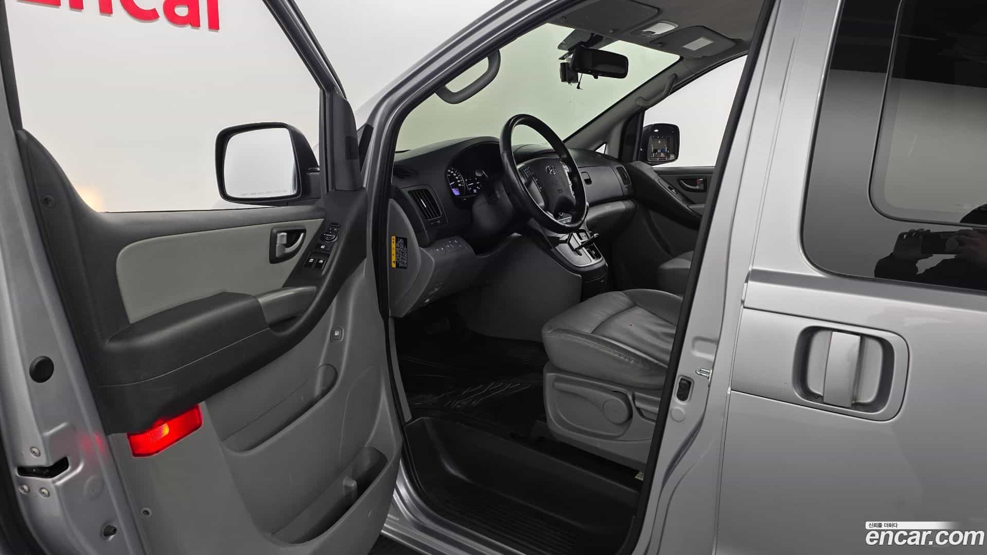Starex Hyundai 2021.0-INNER-010