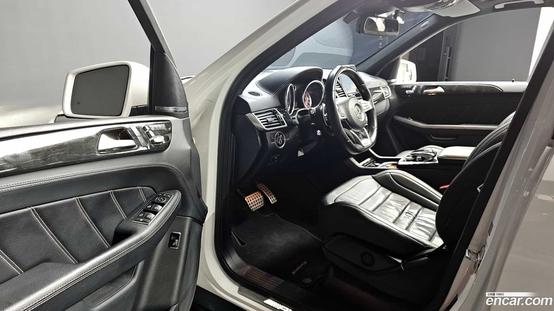 GLE-Class Mercedes-Benz 2016.0-INNER-010