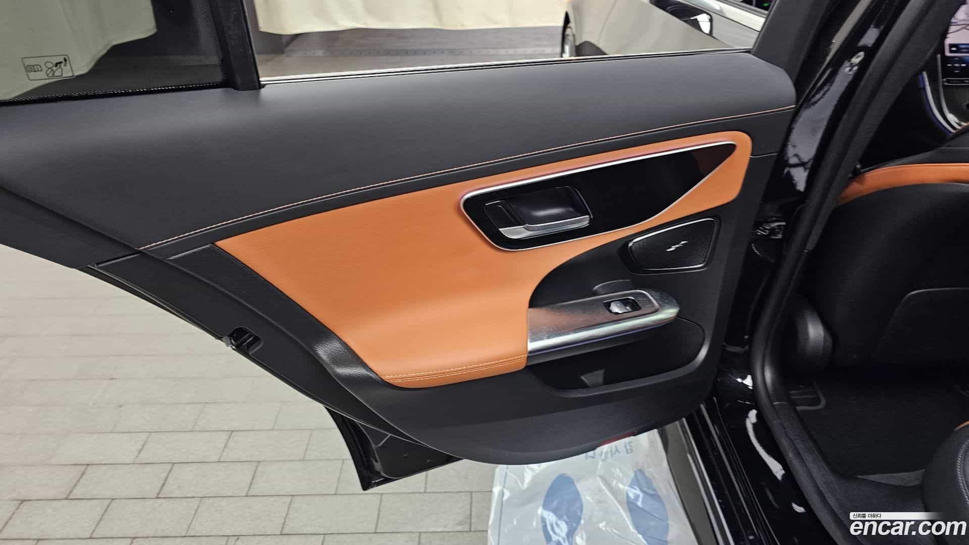 C-Class Mercedes-Benz 2023.4-INNER-035