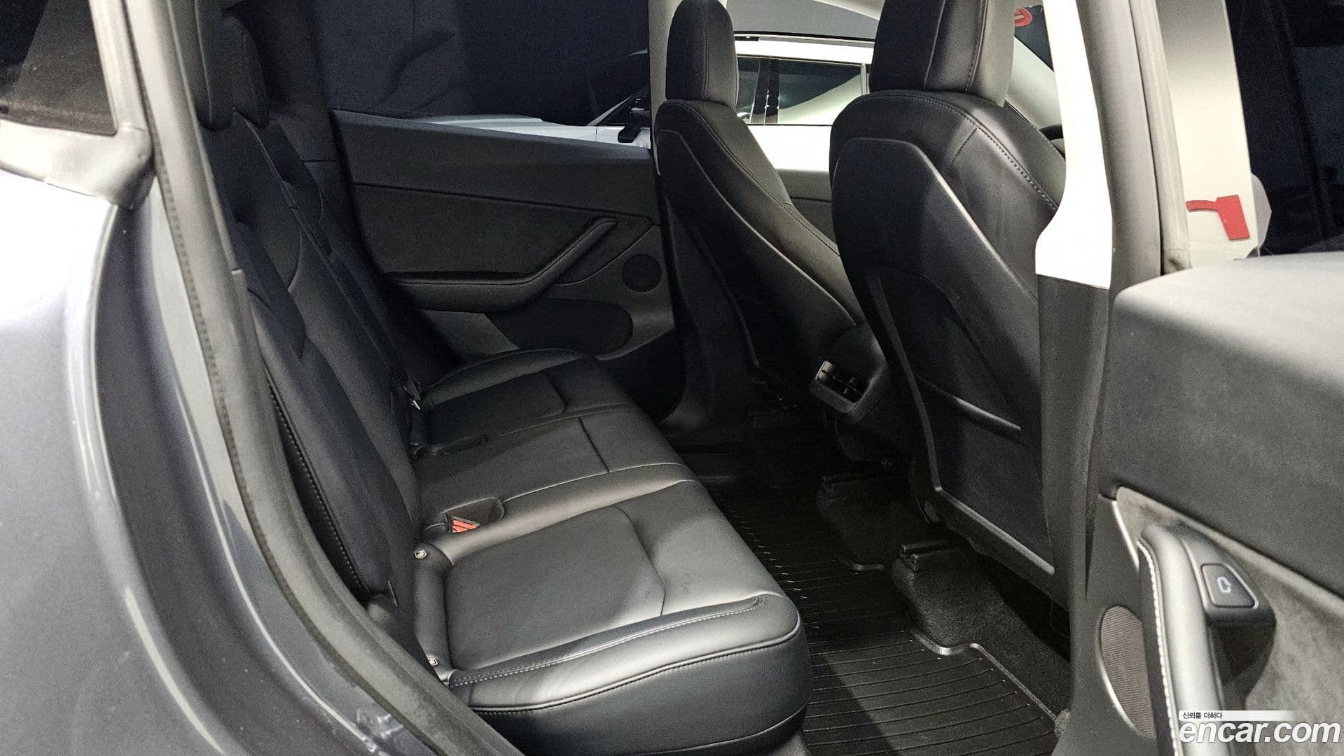 Main__Slider__Photo:Model Y Tesla 2022.4-10