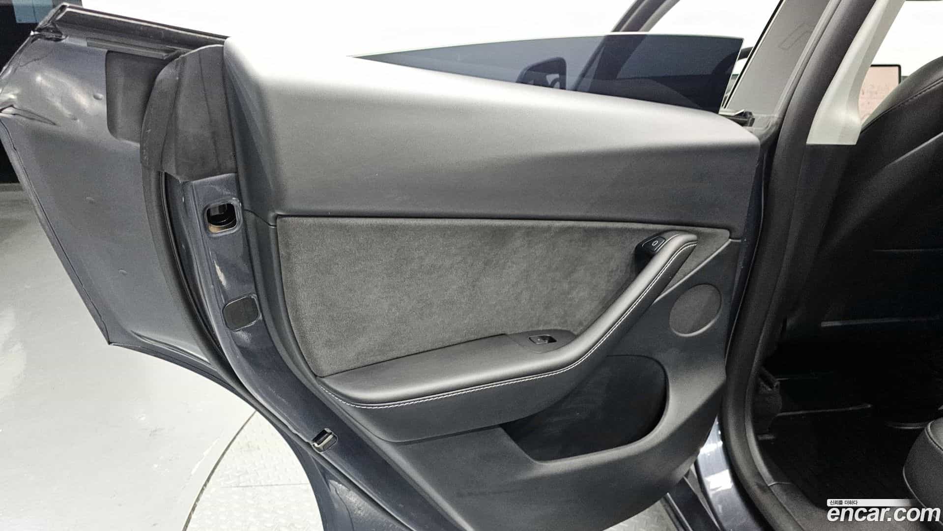 Model Y Tesla 2022.4-INNER-035