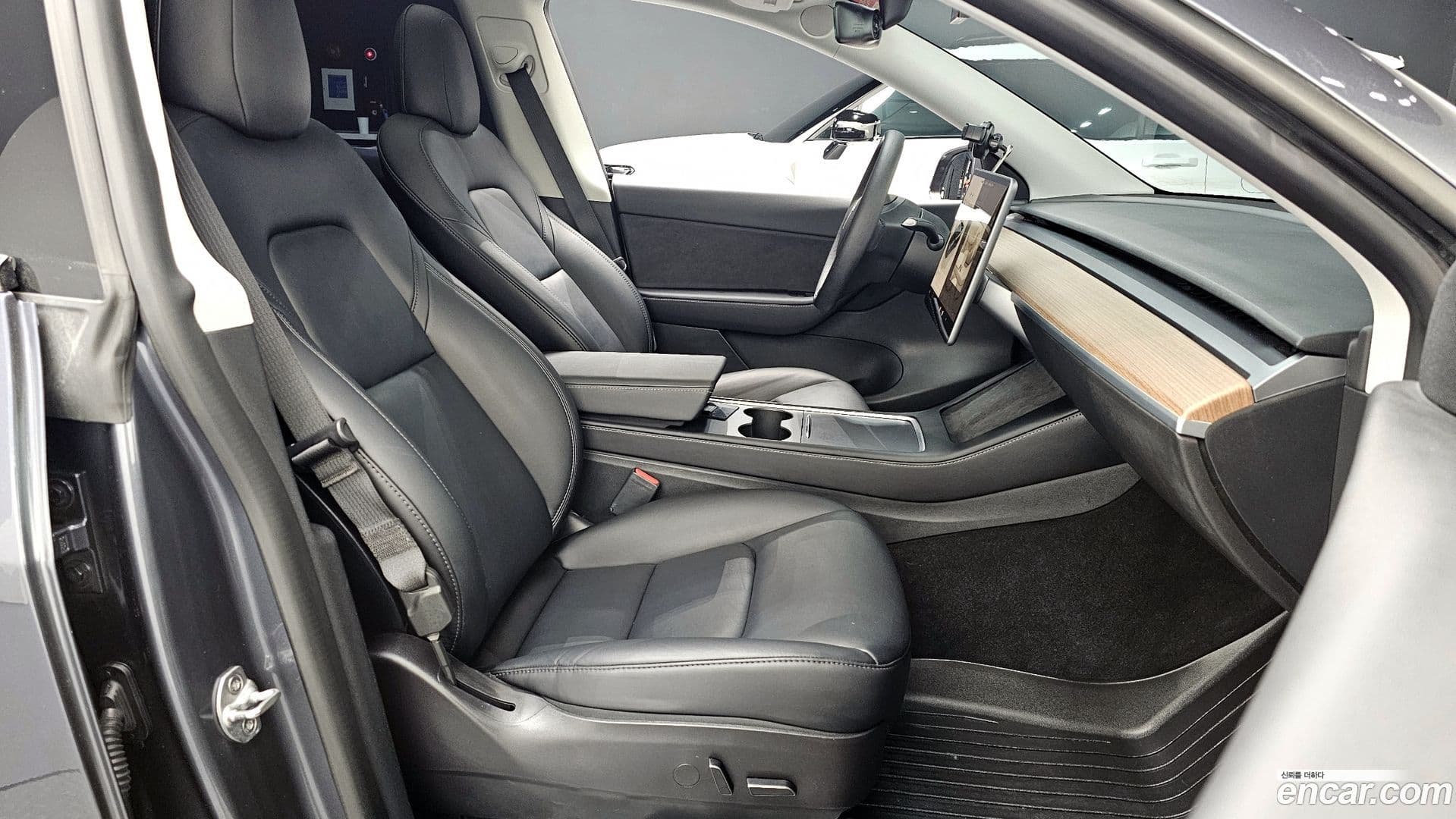 Main__Slider__Photo:Model Y Tesla 2022.4-25