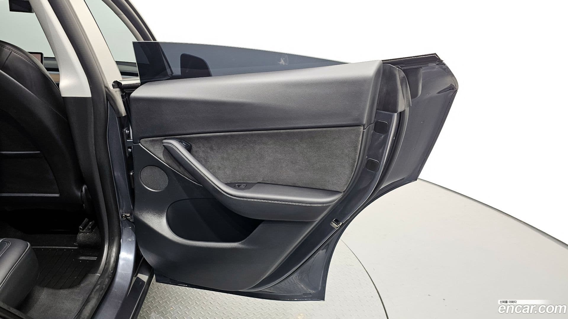 Main__Slider__Photo:Model Y Tesla 2022.4-29