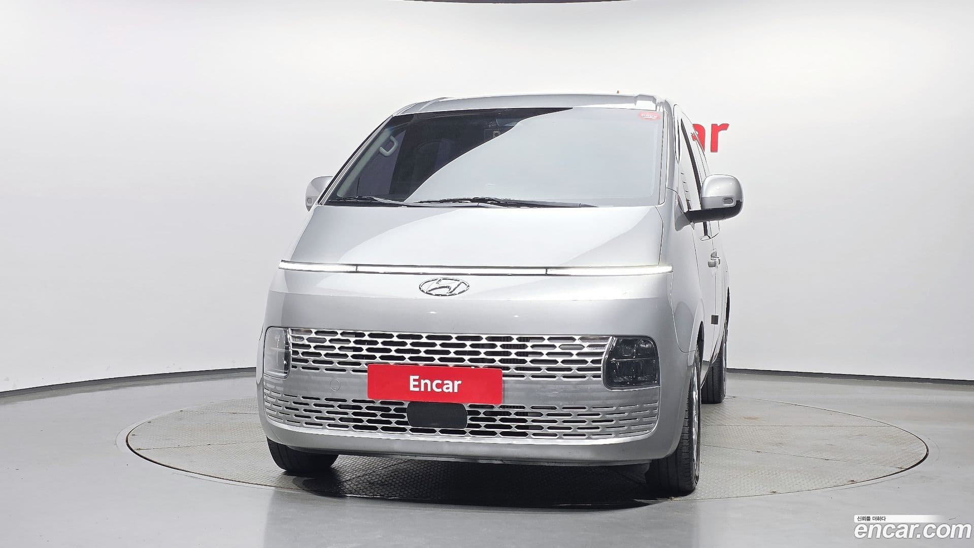 Main__Slider__Photo:Staria Hyundai 2022.1-2