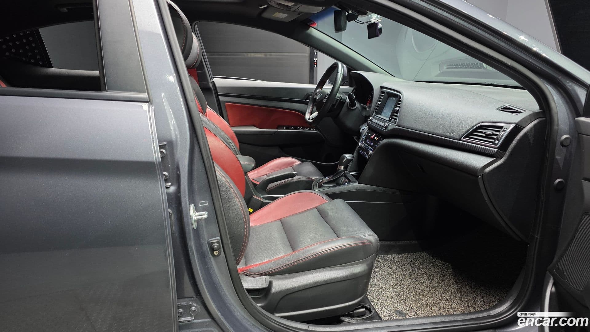 Main__Slider__Photo:AVANTE Hyundai 2016.5-10