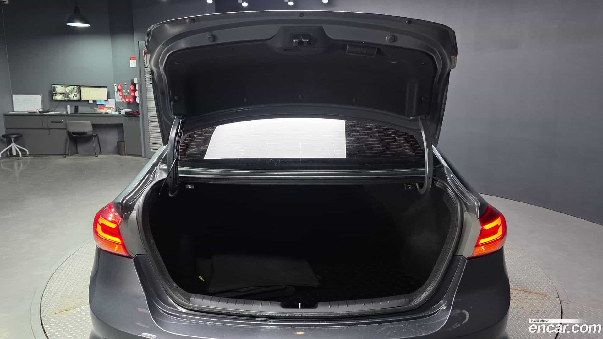 AVANTE Hyundai 2016.5-OPTION-024