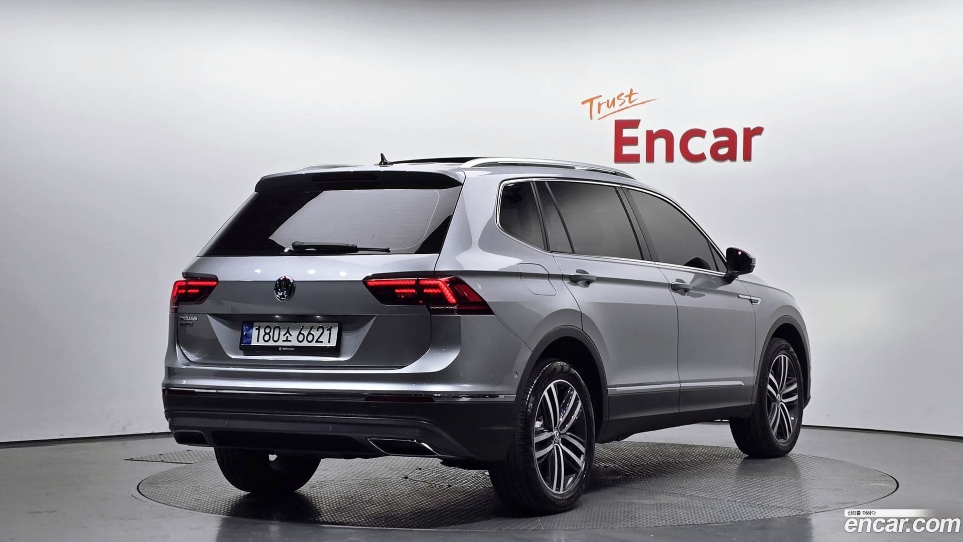 Main__Slider__Photo:Tiguan Volkswagen 2020.11-1