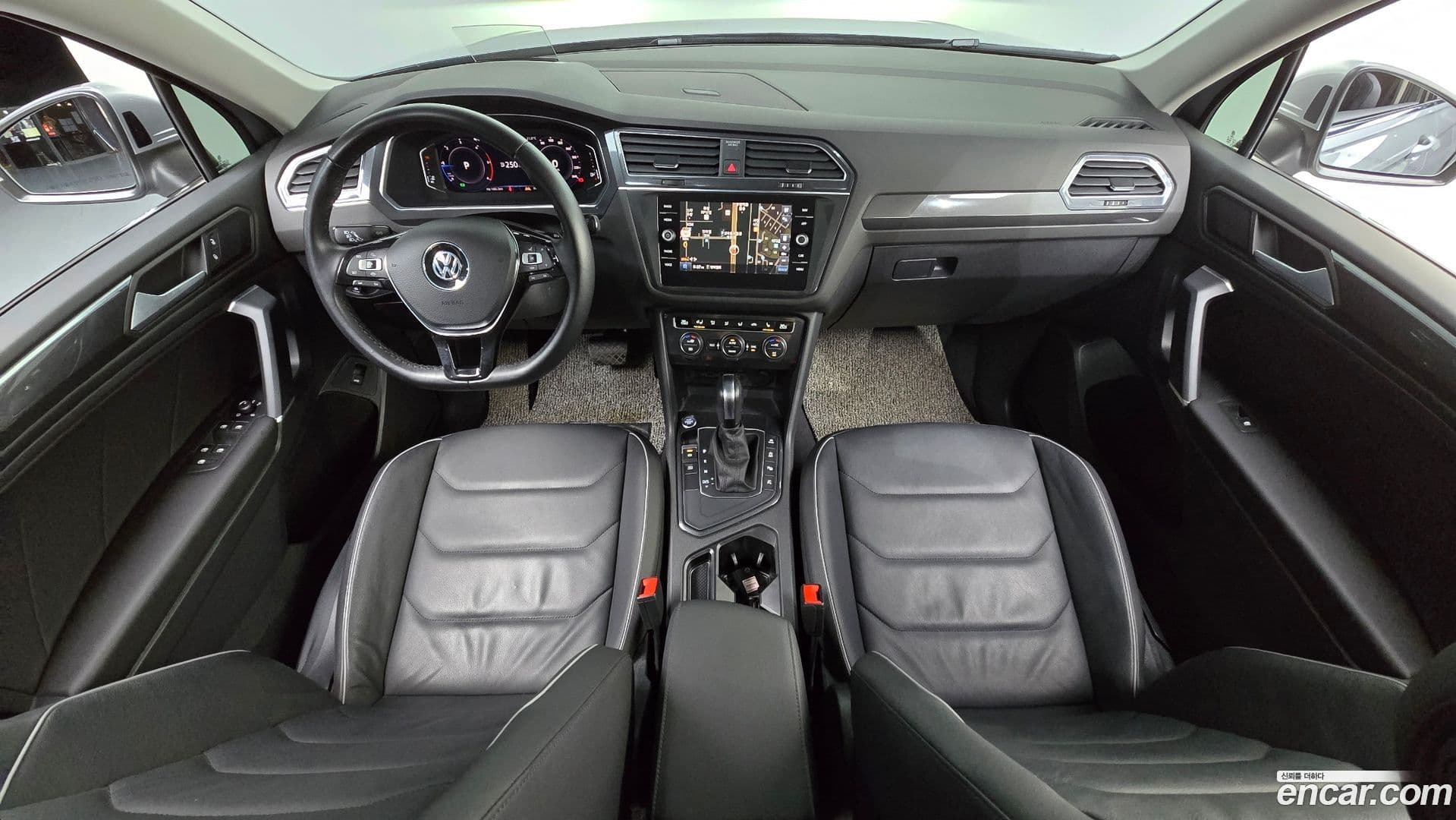 Main__Slider__Photo:Tiguan Volkswagen 2020.11-6