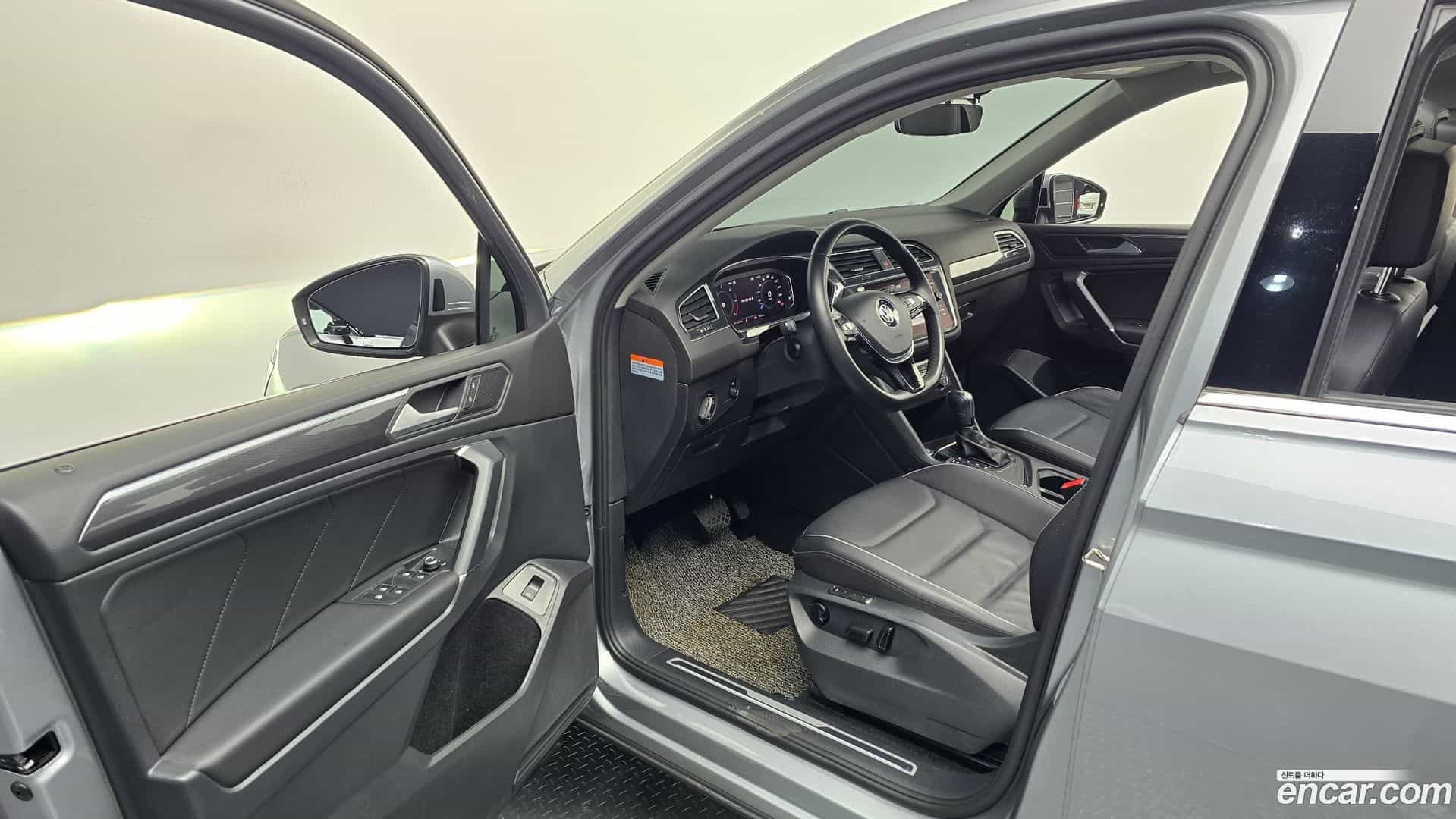 Tiguan Volkswagen 2020.11-OPTION-015