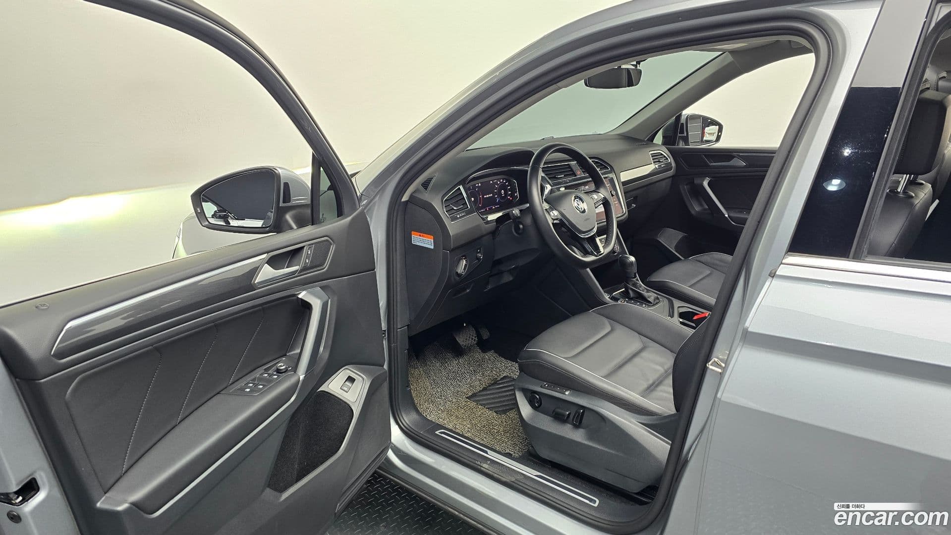 Main__Slider__Photo:Tiguan Volkswagen 2020.11-10