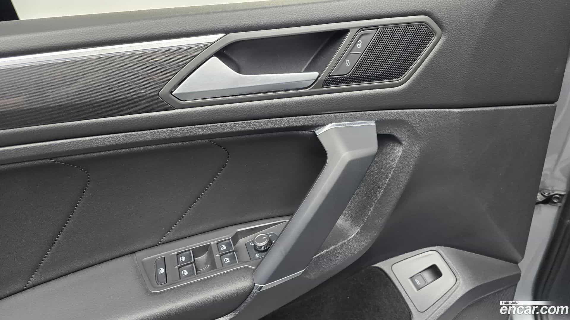 Tiguan Volkswagen 2020.11-OPTION-043