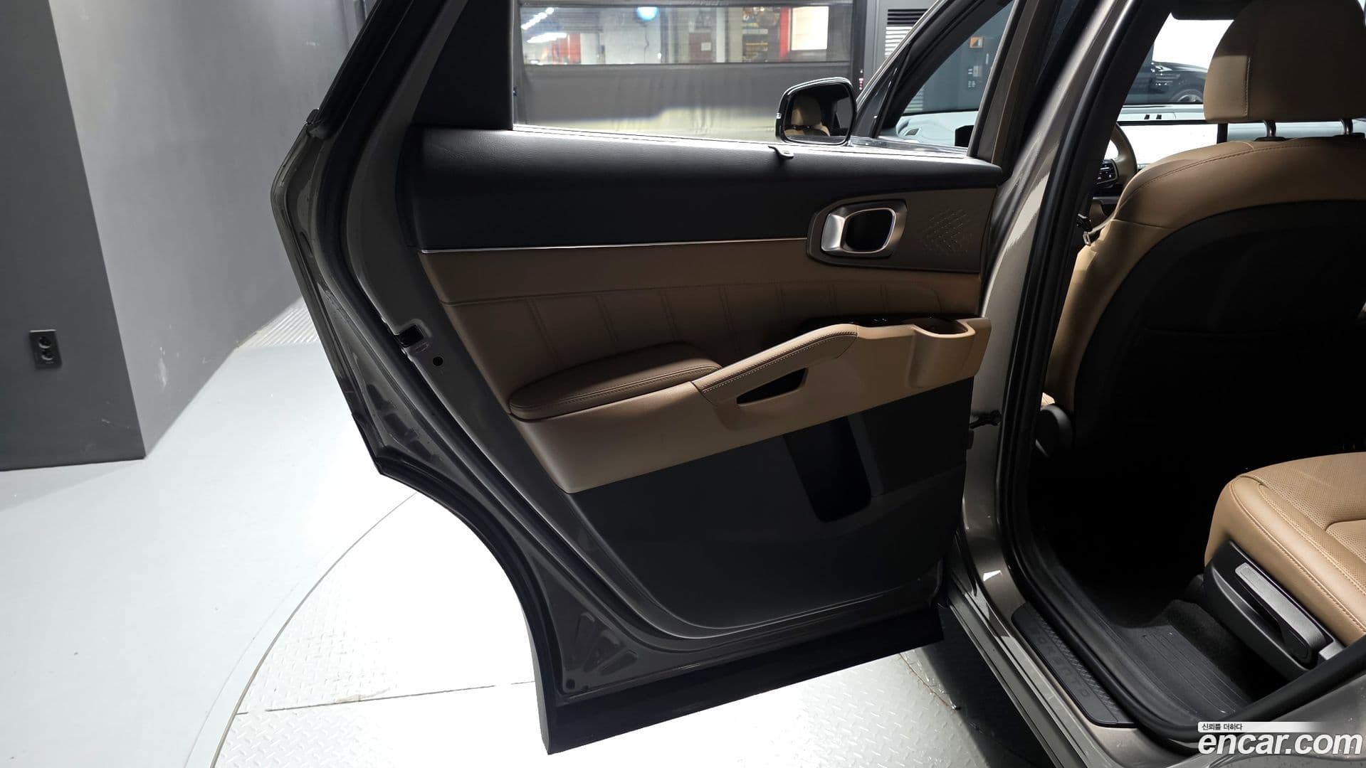 Main__Slider__Photo:Sorento Kia 2024.0-24