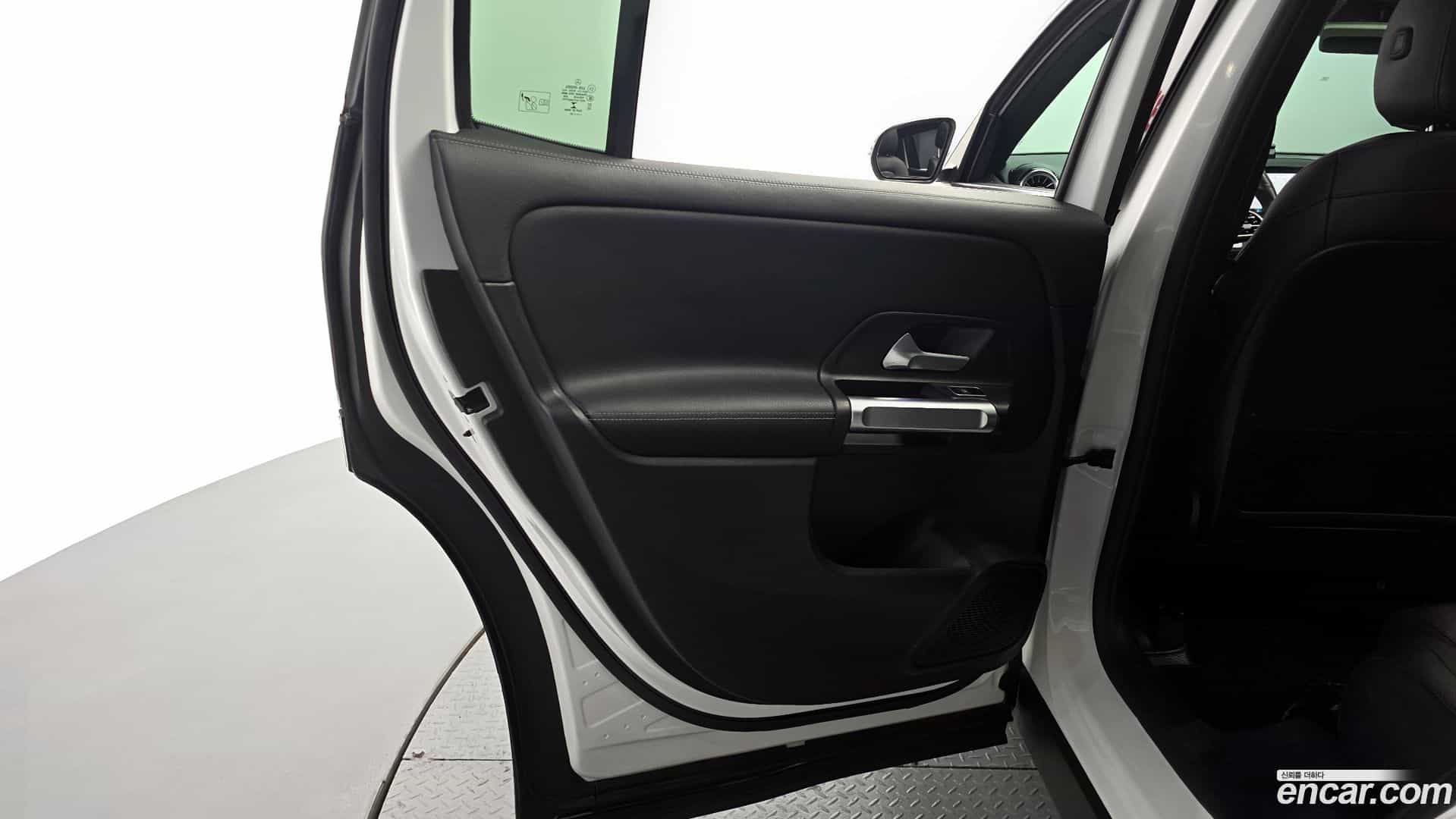 GLB-Class Mercedes-Benz 2021.5-INNER-035