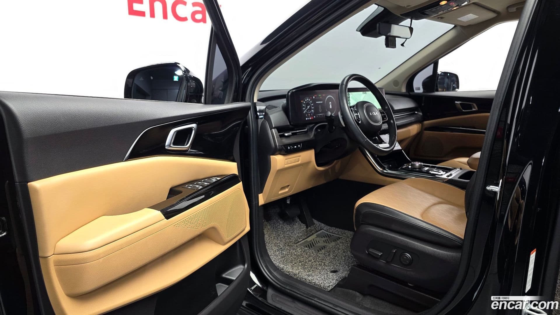 Main__Slider__Photo:Canival Kia 2022.4-9