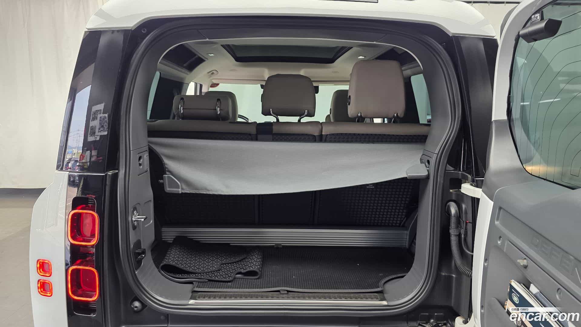 Defender Land Rover 2021.10-OPTION-024