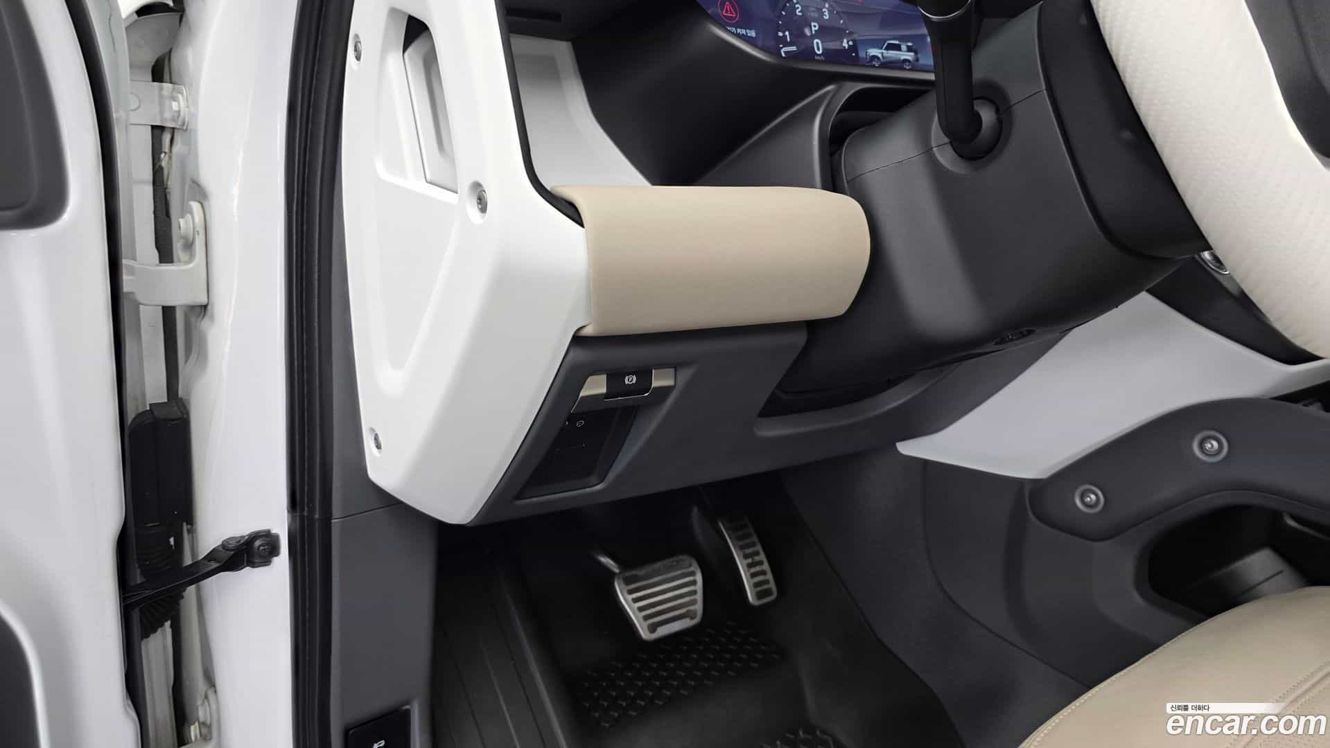 Defender Land Rover 2021.10-OPTION-041