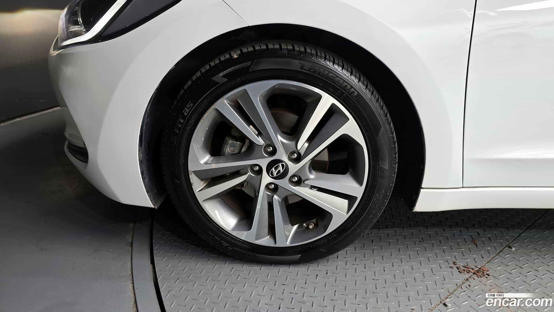 AVANTE Hyundai 2015.11-OUTER-005