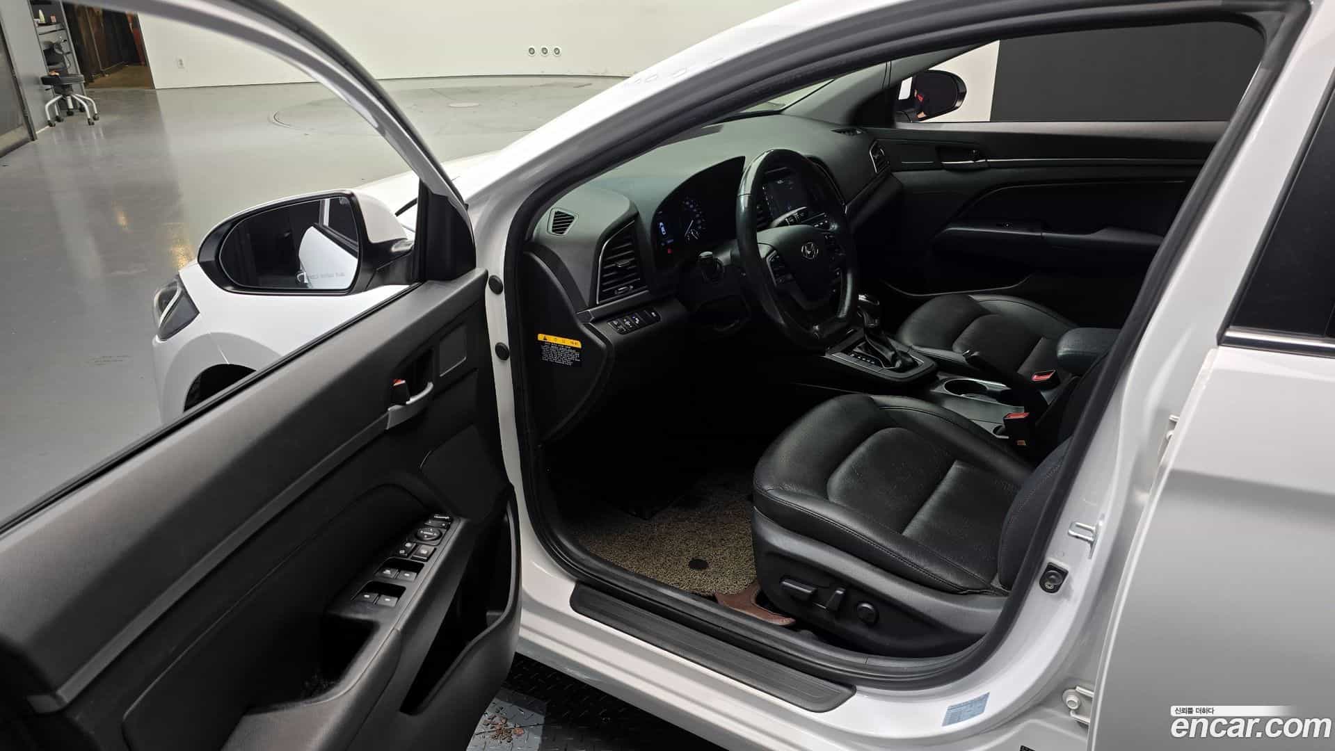 AVANTE Hyundai 2015.11-INNER-010