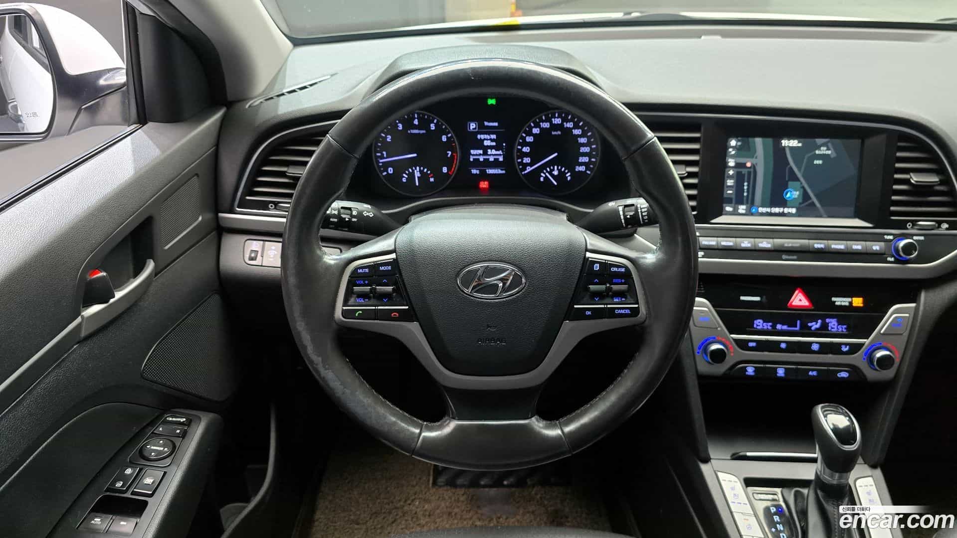 AVANTE Hyundai 2015.11-OPTION-016