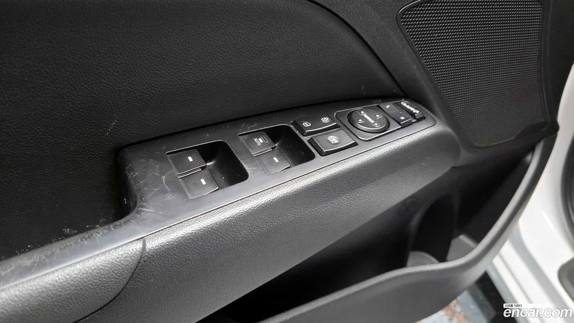 AVANTE Hyundai 2015.11-OPTION-017