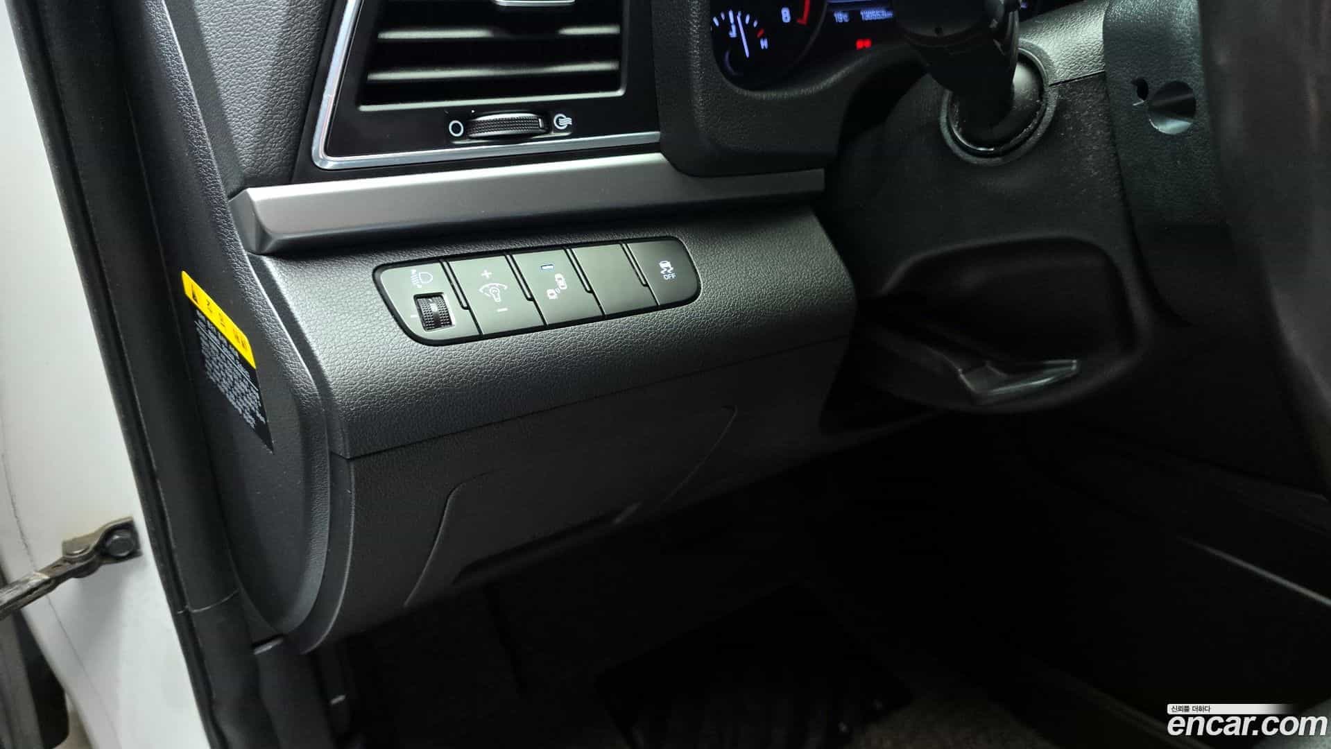 AVANTE Hyundai 2015.11-OPTION-018
