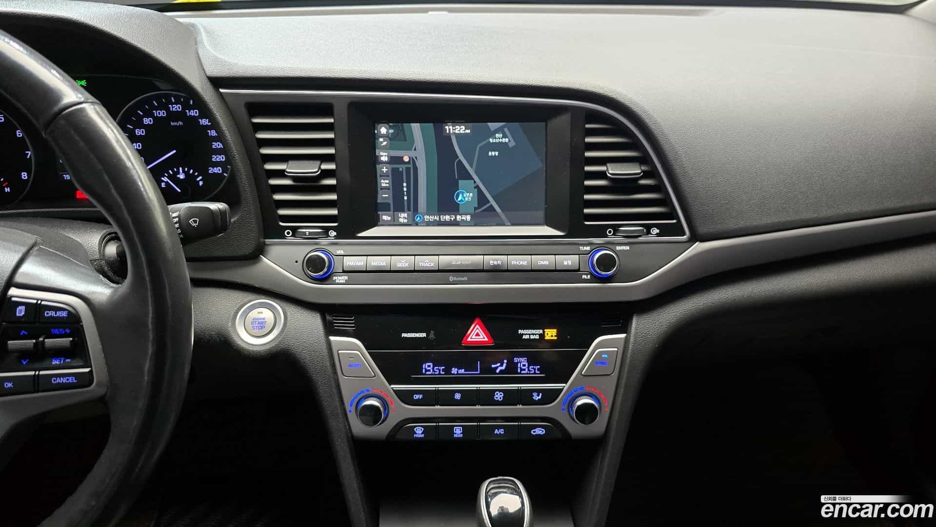 AVANTE Hyundai 2015.11-OPTION-024