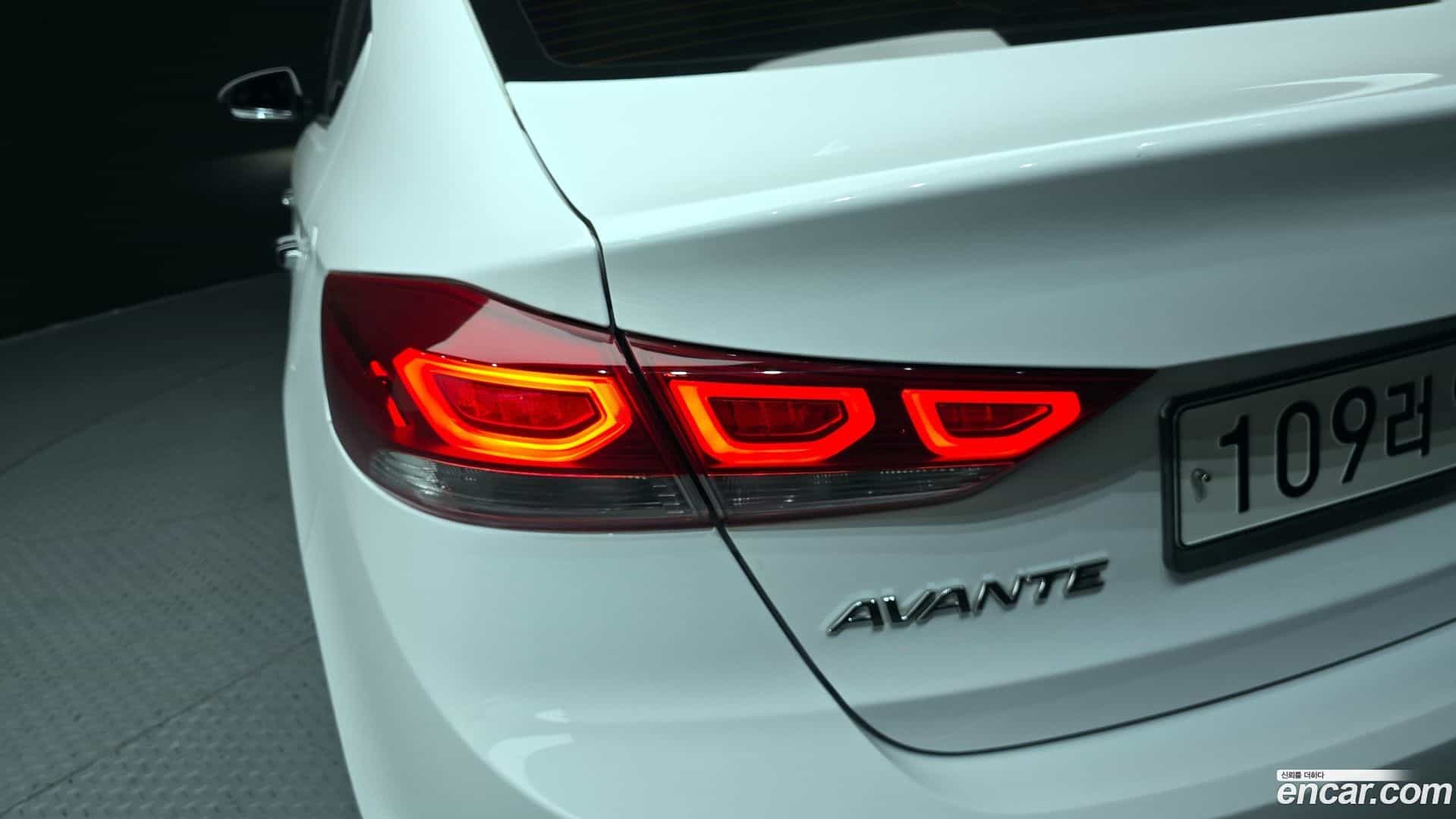 AVANTE Hyundai 2015.11-OUTER-033