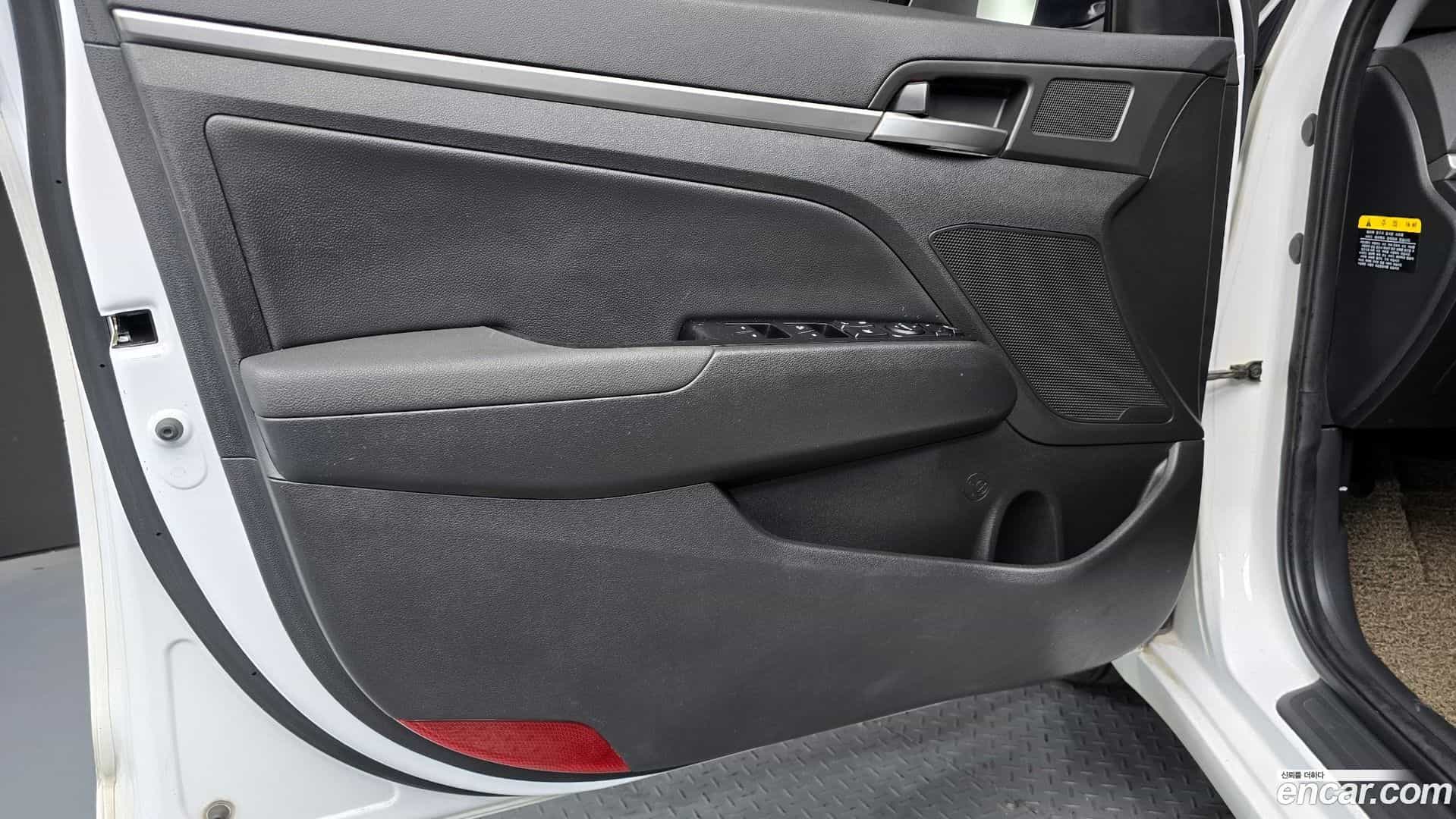 AVANTE Hyundai 2015.11-INNER-034